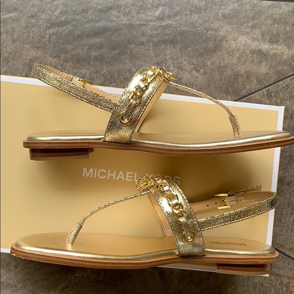 MICHAEL KORS ELSA THONG METALLIC PU PALE GOLD - Picture 14 of 16